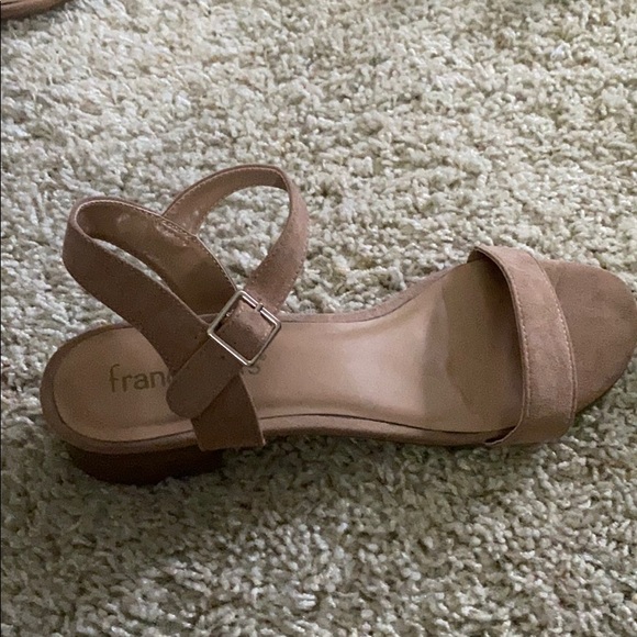 sandals with a little heel - Picture 2 of 2